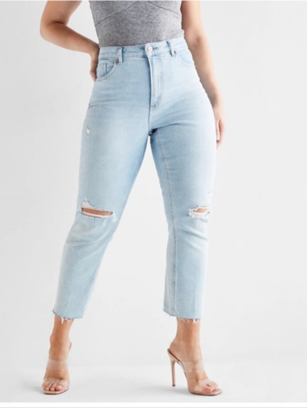 Express Curvy Super High Rise Mom Jeans Cropped Distressed Size 8 NWT